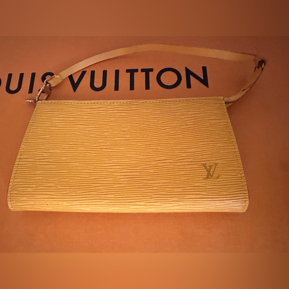 Louis Vuitton Yellow Epi Handbag - Picture 2 of 13